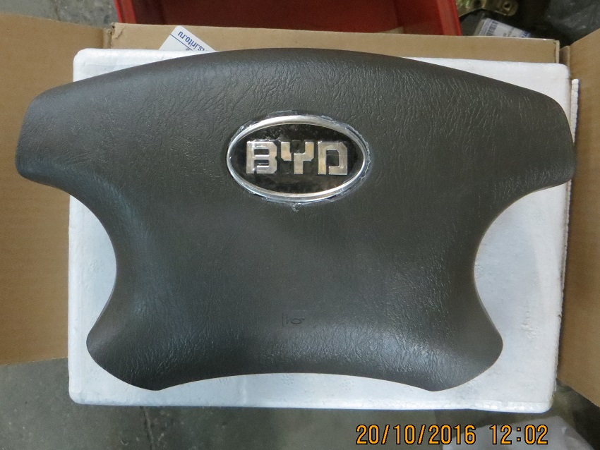 картинка КРЫШКА РУЛЕВОГО КОЛЕСА (СВЕТЛЫЙ САЛОН)  F3, F3R (10142635-00)  10327287-00