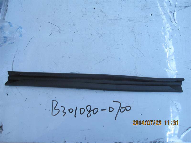картинка НАПРАВЛЯЮЩАЯ СТЕКЛА ПЕРЕДНЕЙ ДВЕРИ НИЖНЯЯ  CS35  B301080-0700
